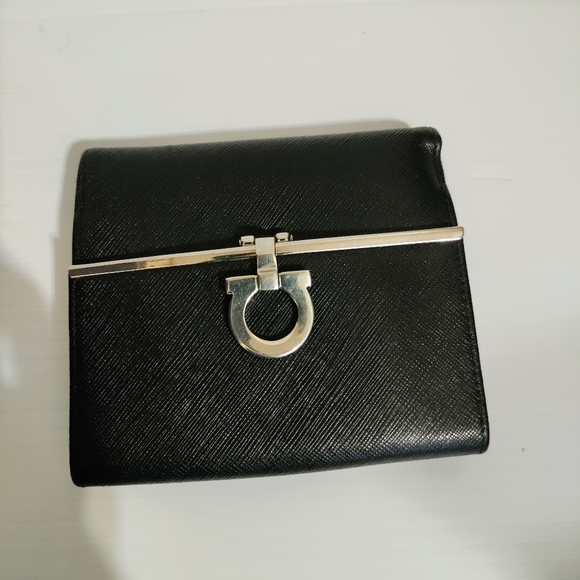 Authentic Salvatore Ferragamo Leather "Gancini" Key Ring Wallet - Picture 1 of 9